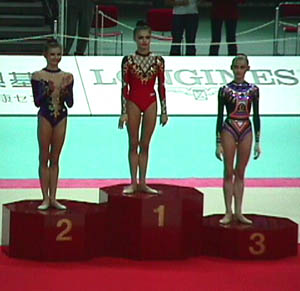 Алина Кабаева стала абсолютной победительницей международных соревнований по художественной гимнастике Гран При Москва 2001