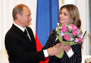 Путин награждает Кабаеву орденом За заслуги перед Отечеством